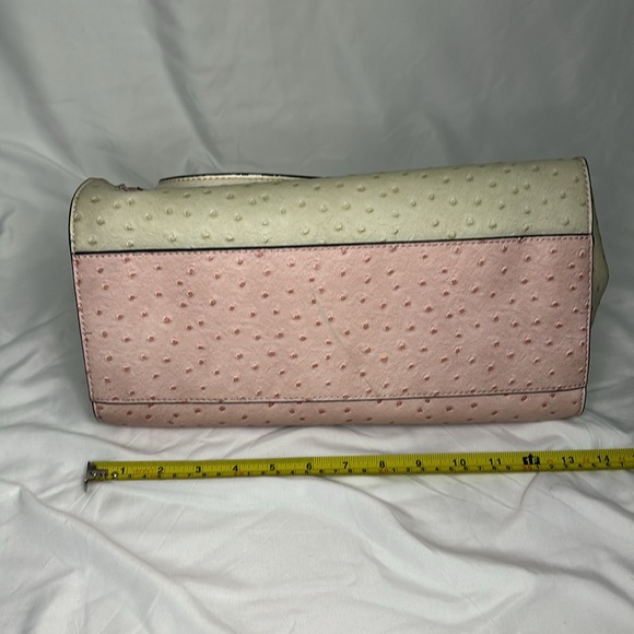 Guess purse pink and white - Picture 10 of 10